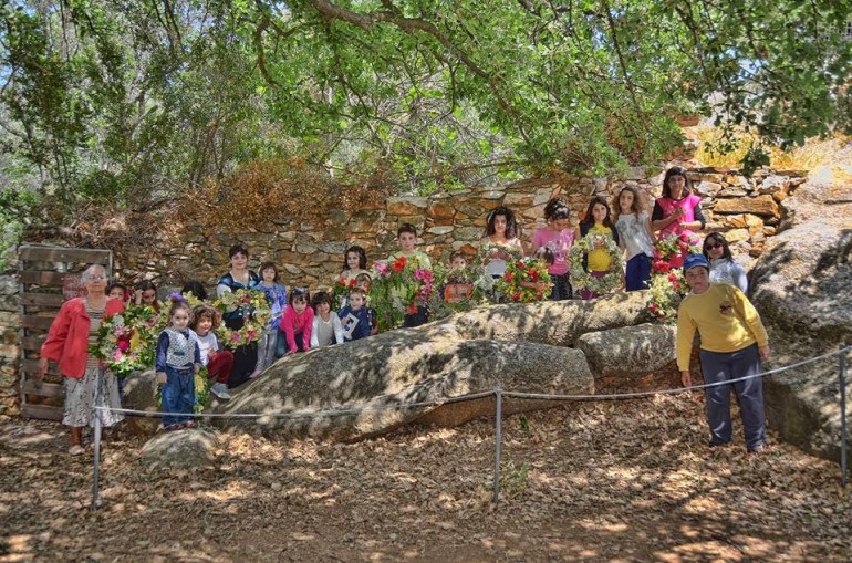 Flower feast on May Day at the Kouros in Melanes Flower feast on May Day at the Kouros in Melanes
