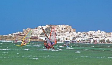 Kykladen-Insel Naxos: Surfparadies in Blau und Weiß