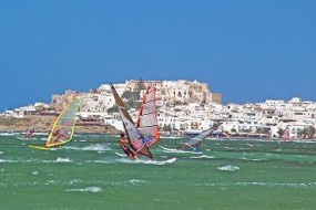 Kykladen-Insel Naxos: Surfparadies in Blau und Weiß