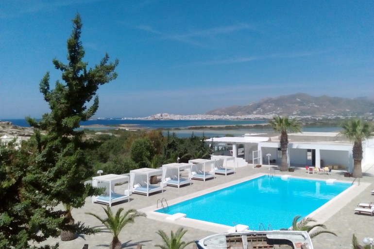 THE POOL AREA | Ο ΧΩΡΟΣ ΤΗΣ ΠΙΣΙΝΑΣ