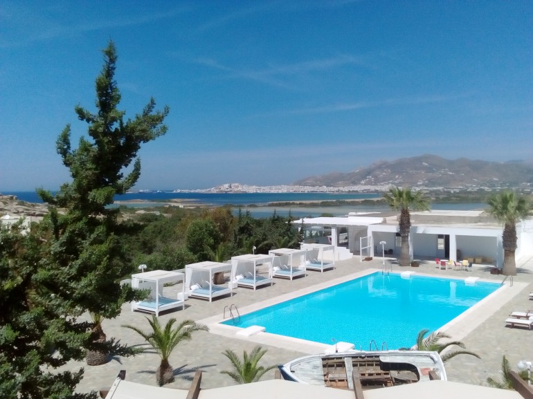 THE POOL AREA | Ο ΧΩΡΟΣ ΤΗΣ ΠΙΣΙΝΑΣ
